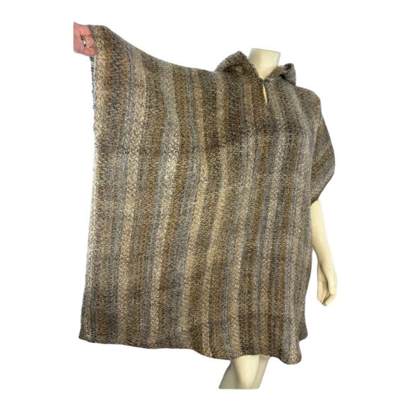 American Vintage Handwoven Poncho Ruana hooded with silver clasp at neck size M - Picture 6 of 13